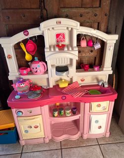 Kids Step 2 Kitchen set