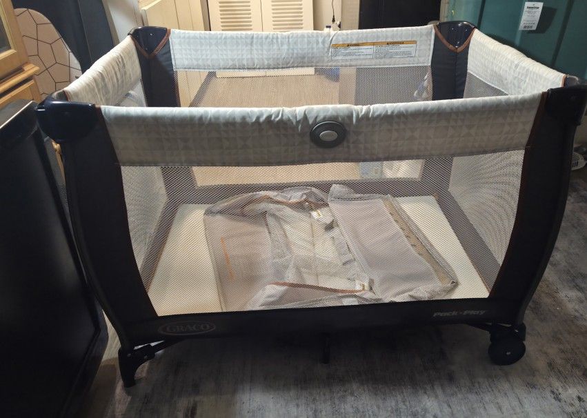 Graco PACK AND PLAY INFANT CRIB PLAYPEN WHITE AND BLUE