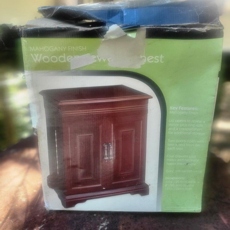 Jewelry Chest With Mirror ( NEW)