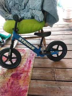 Strider Childs bicycle balancing no pedals