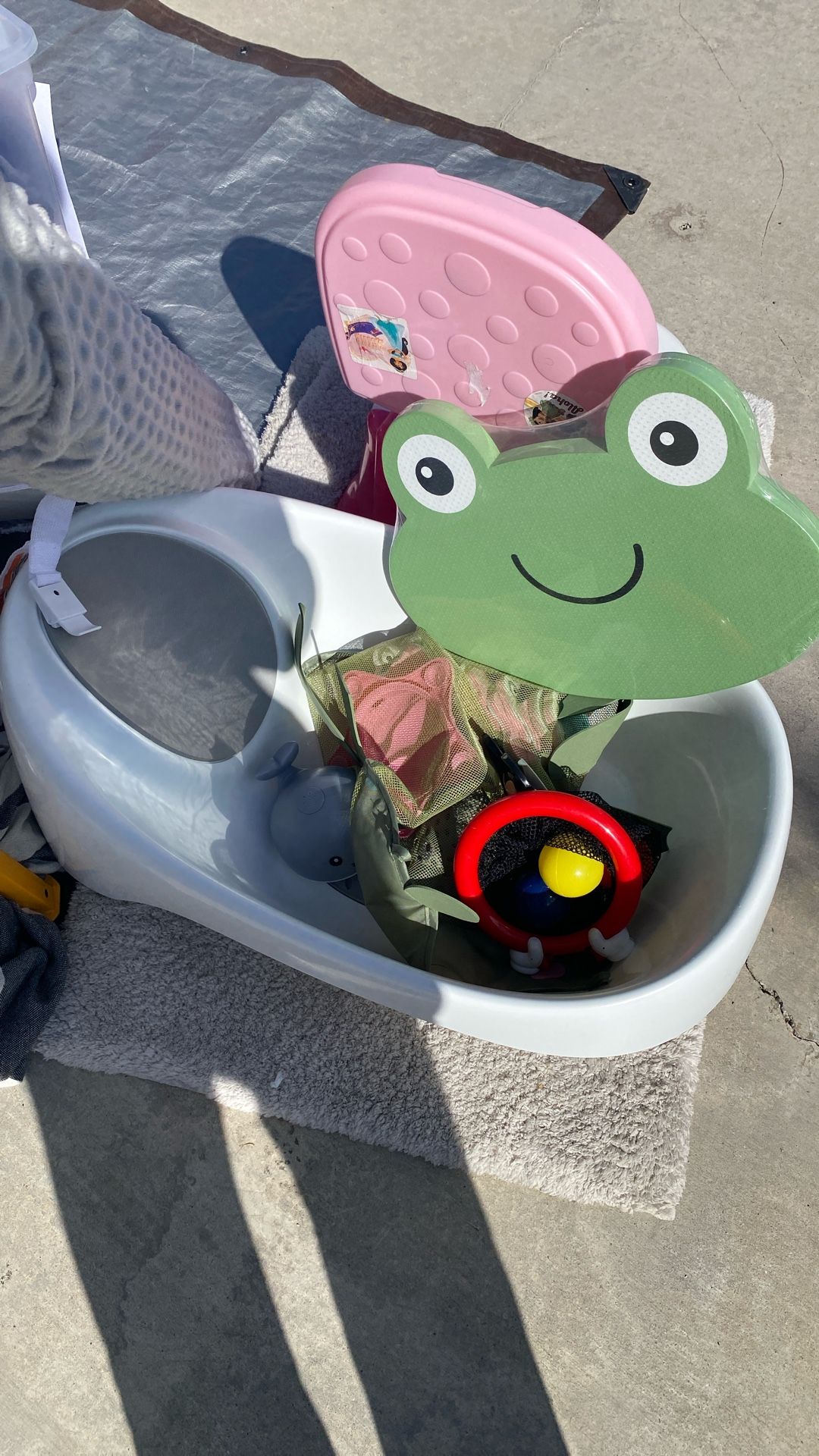 Baby Bathtub And Toys