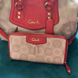 Coach Large Double Zip Wristlet for Sale in Katy, TX - OfferUp