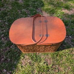 Picknick Basket With Trays, Cups
