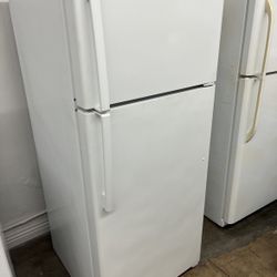 GE 28” X 62” TOP FREEZER REGRIGERATOR