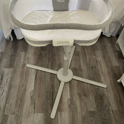 HALO BassiNest Swivel Baby Bassinet