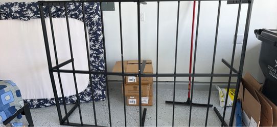 Twin XL mattress with meta frame (Barely used 3 months)