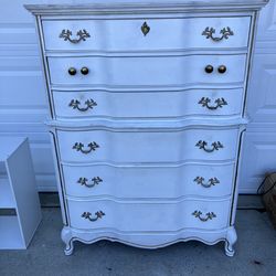 (6) Drawer Dresser