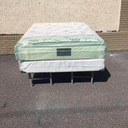 Brand New Queen Size Plush Pillow Top Mattress And Box Spring In Plastics 