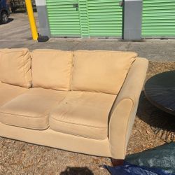 FREE FURNITURE 