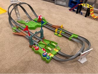 Mario Kart Hot Wheels Circuit Track Set w/ vehicles