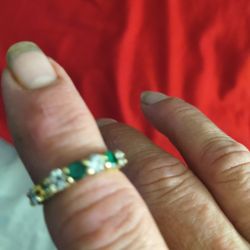 14 K 4 Diamond And 3 Emerald Ring 