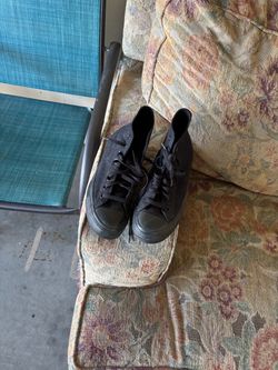 Chuck Taylor tennis shoe like new