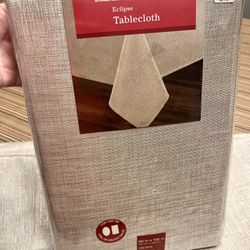 Tablecloth… shimmery gold 