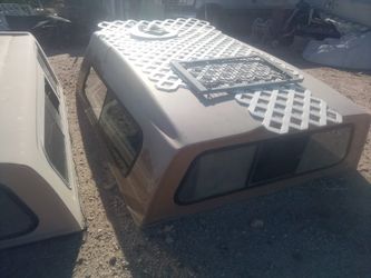 8' Camper Shell Missing Hatch Glass 