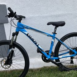 Giant Revel. Mountain Bike. Disc Brakes. 16 Inch Frame 