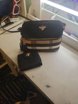 Cross Body Bee Bag With Matching Wallet