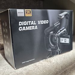 NEW in box BREGOO 5K UHD Camera – 64MP with Creator Bundle