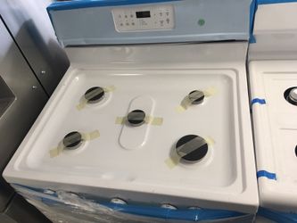 WHITE 5 BURNER GAS RANGE NEW SCRATCH AND DENT