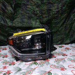 2018-21 Toyota Tundra Right Headlight 