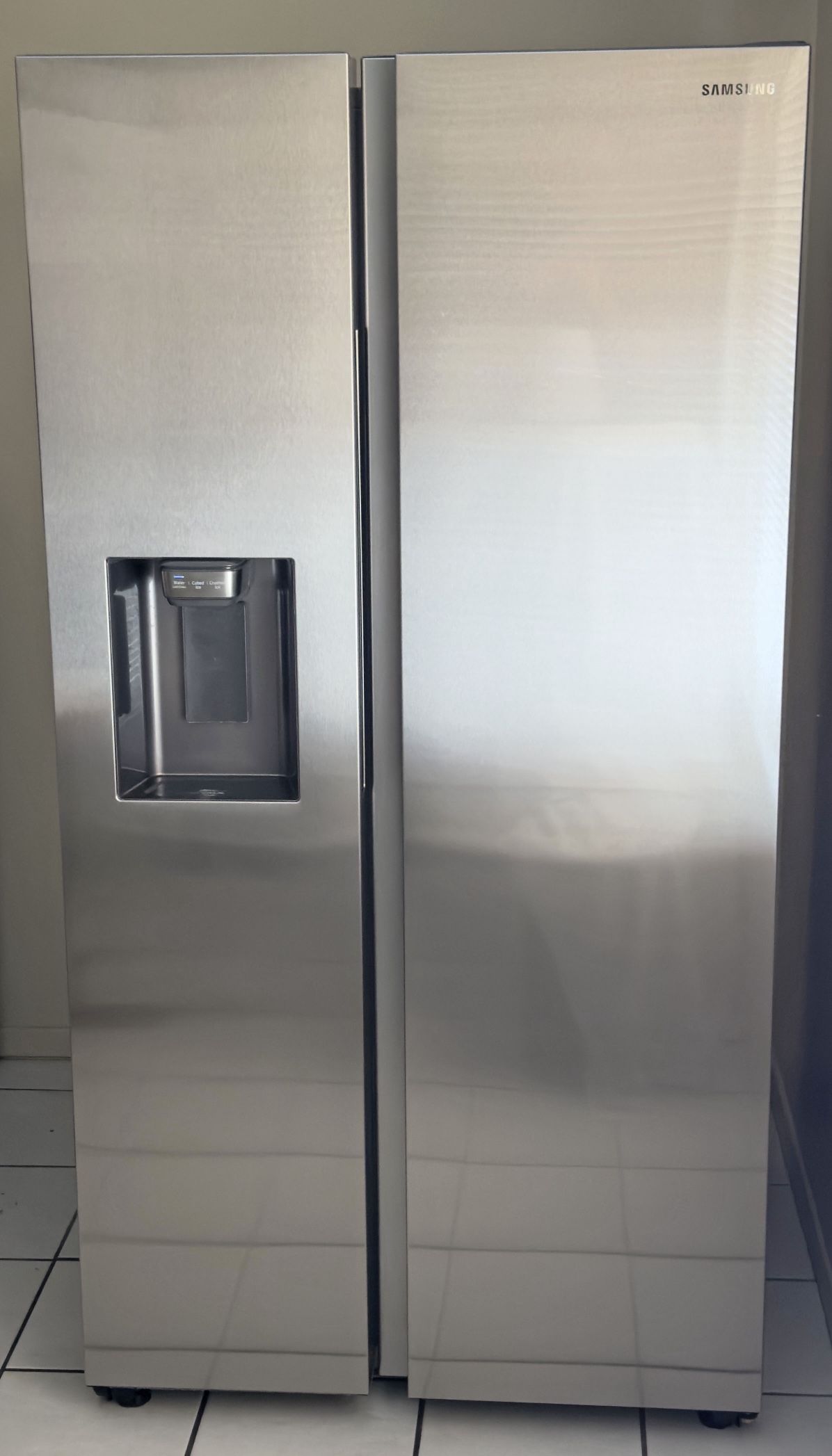 Samsung 27 cu ft Stainless Side-by-Side Fridge – Excellent Condition