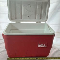 IGLOO 25 - Red Rectangular Ice Chest Cooler
