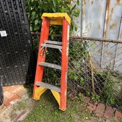 Werner 4-foot fiberglass step ladder
