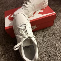 Clean White Barely Used Nike Size 8.5