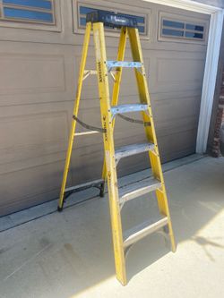 6 ft Husky Fiberglass Ladder