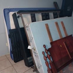 Free Free Free Full Size Beds With Clean Mattress And Frame All Pieces Included 