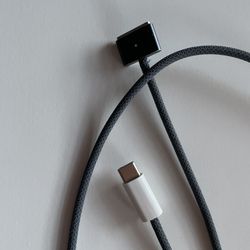 Apple USB-C to MagSafe 3 Cable (2 m) - Midnight