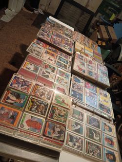 Large Lot of Vintage Baseball Cards in Binders