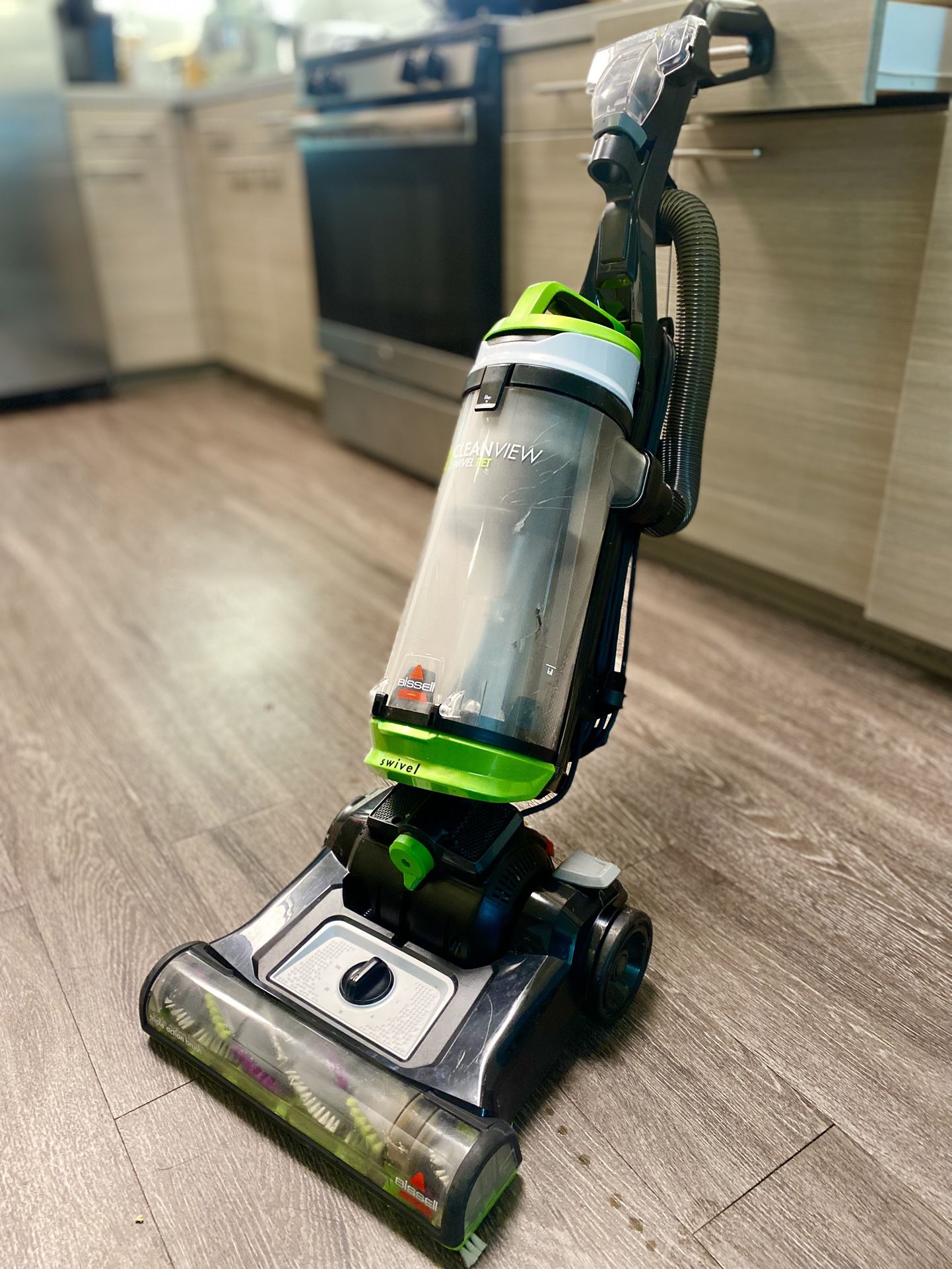 BISSELL vacuum - CleanView Swivel (good condition)