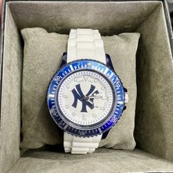 New York Yankees Quartz Watch – Game Time Sports Edition New York Yankees  Invicta Storage Box – Quartz Analog