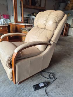 Last Boy Rocker/ Recliner Harbor Town Cream Leather