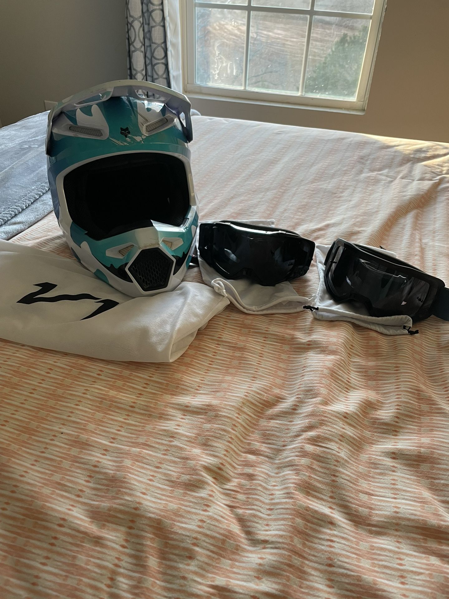 Fox V1 - Kosmik Helmet w/ Goggles - XL