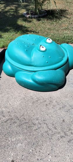 Small toad tub for children
