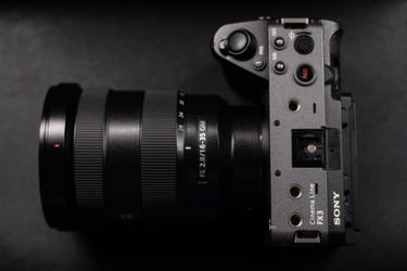 Sony FX3 with top handle + Sony 16-35 f2.8 GM i