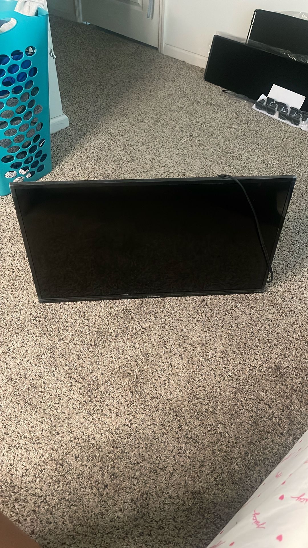 Roku Tv 32inch for sale, comes with the remote!!!