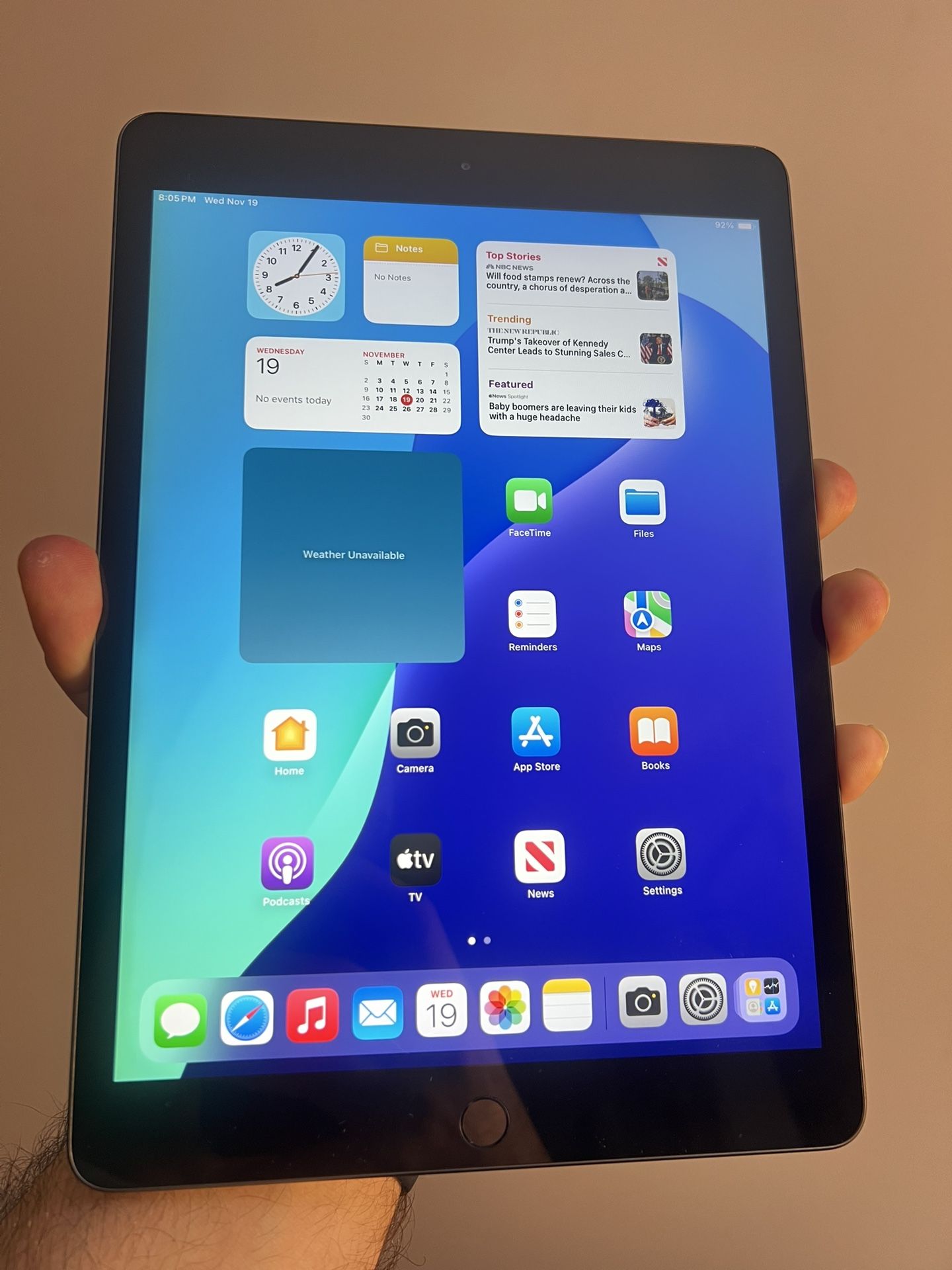 π± Apple iPad 7th Generation β 32GB (Gray) + New Case