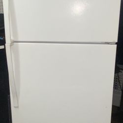 Whirlpool 14.3-cu ft Top-Freezer Refrigerator 