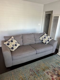 Couch w/pull out bed