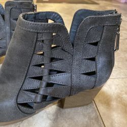 Qupid Womens Perforated Cut Out Stacked Block Heel Ankle Booties, Gray, Size-7.