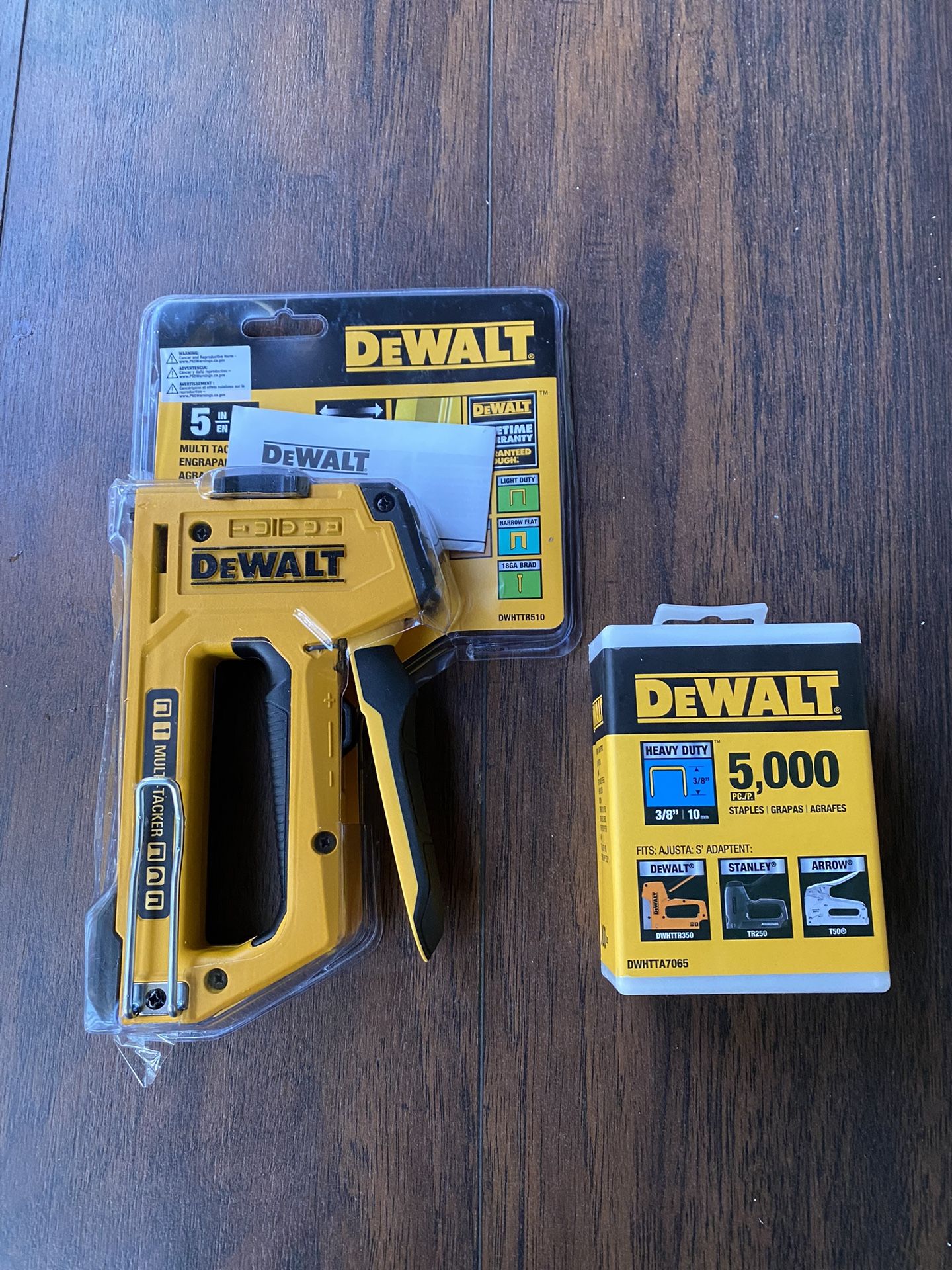 DEWALT 5 in 1 Multi-Tacker Stapler and Brad Nailer Multi-Tool + DEWALT 3/8 in. Heavy Duty Staples 5,000 PCS ! NEW COMBO PACK !!!