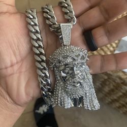 Cuban link set with jesus piece