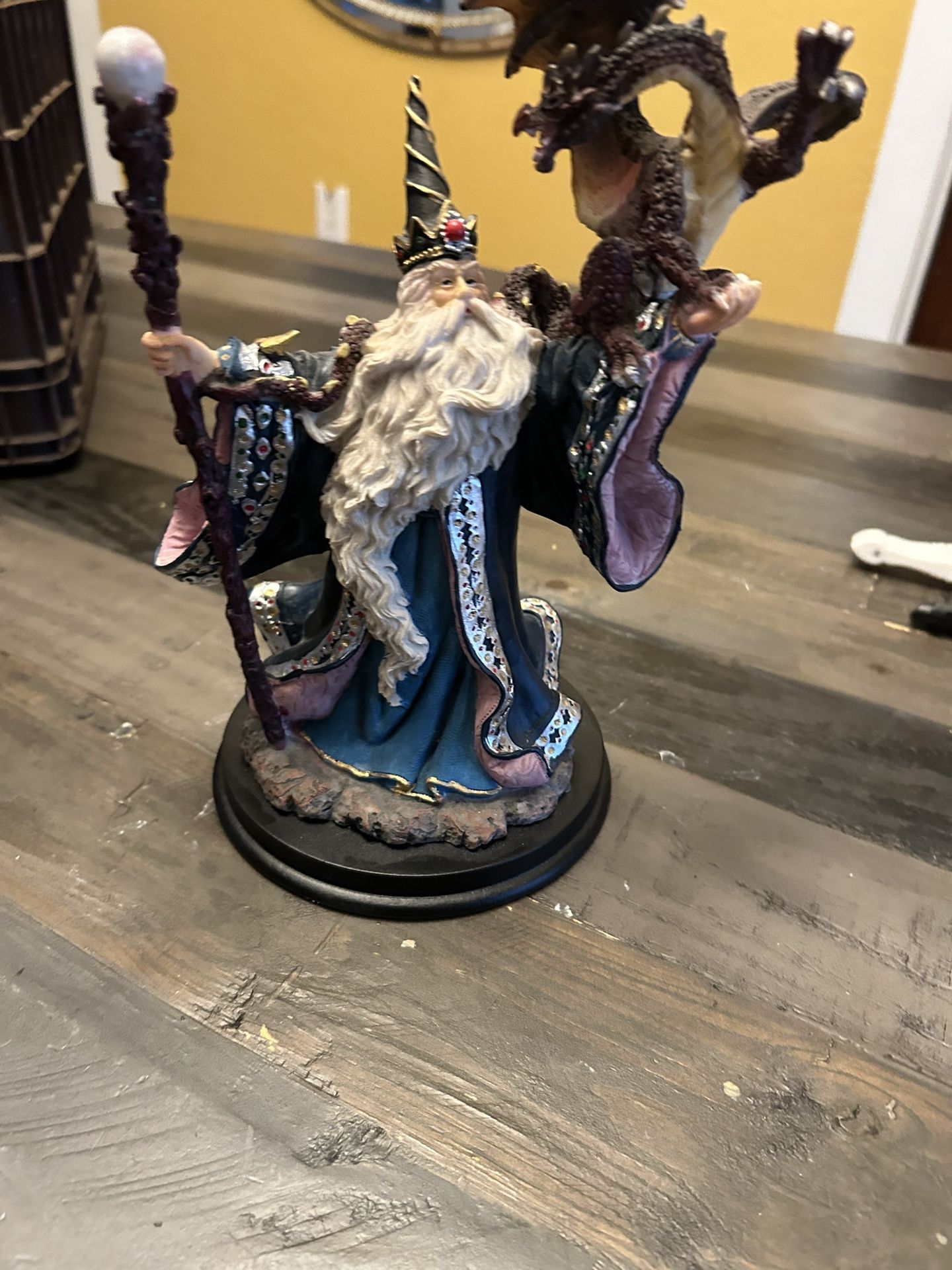 Wizzard Statue 