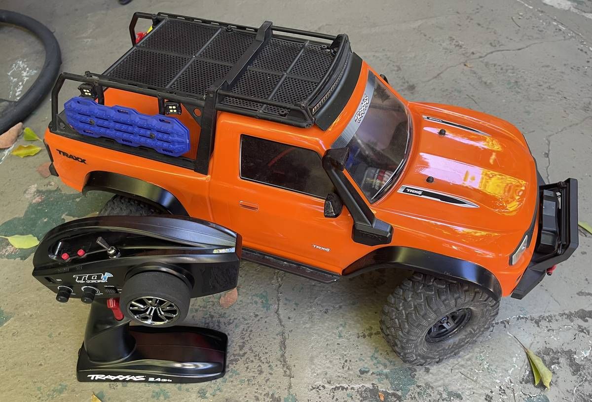TRAXXAS TRX-4 rock CRAWLERS RC Trucks cars (3!) MBZ G500 - EXCELLENT