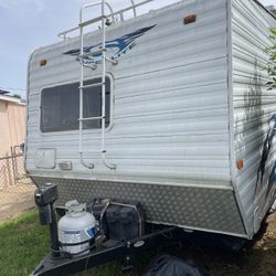 2007 Weekend Warrior Superlite Toy Hauler 20ft