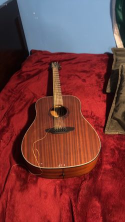 12 Luna guitar