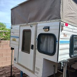TRUCK CAMPER 