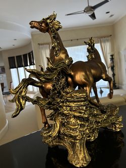 horse sculpture